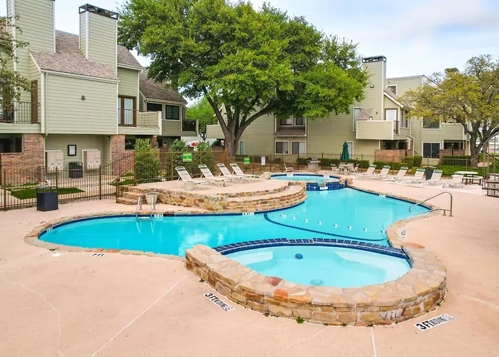 3 Mi To Dtwn Worth! W/ Hot Tub & Pool Apartment
