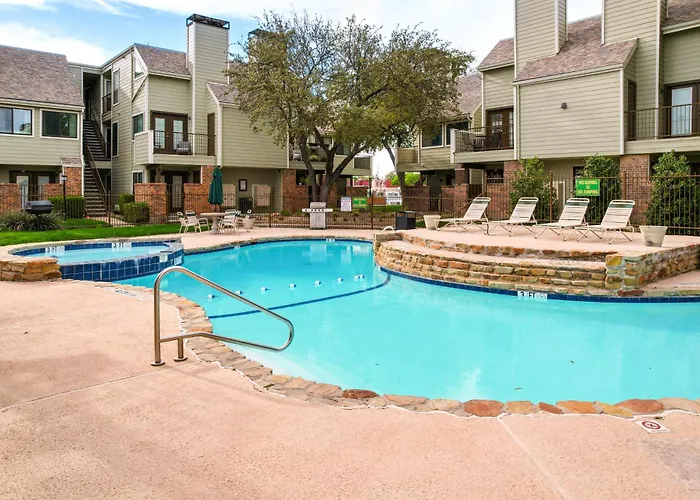 3 Mi To Dtwn Worth! W/ Hot Tub & Pool Apartment