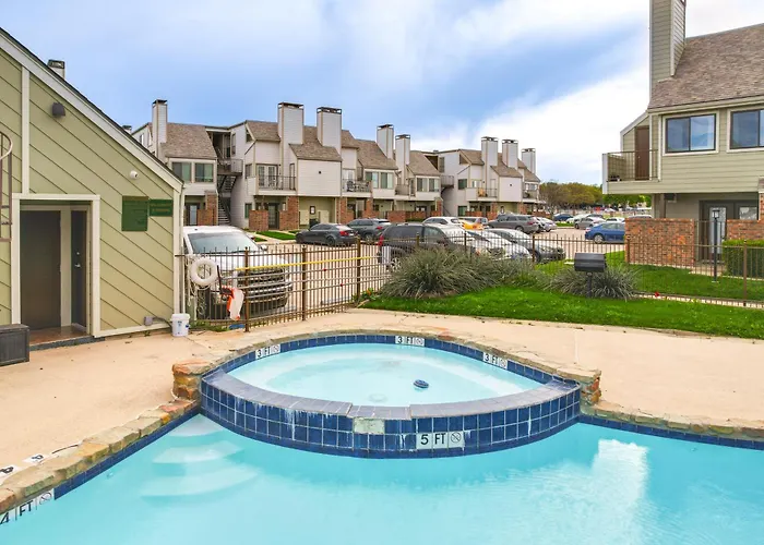 3 Mi To Dtwn Worth! W/ Hot Tub & Pool * Fort Worth