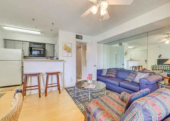 Apartment 3 Mi To Dtwn Worth! W/ Hot Tub & Pool Fort Worth