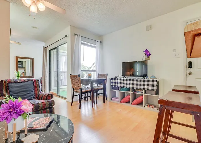 Apartment 3 Mi To Dtwn Worth! W/ Hot Tub & Pool *