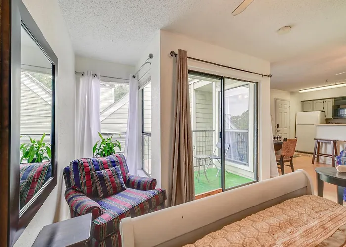 Apartment 3 Mi To Dtwn Worth! W/ Hot Tub & Pool
