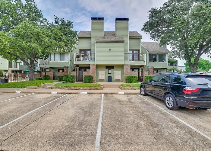 Apartment 3 Mi To Dtwn Worth! W/ Hot Tub & Pool Fort Worth
